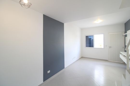 Sala de casa de condomínio à venda com 2 quartos, 81m² em Vila Romano, São Paulo