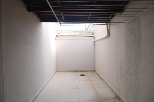 Quintal fundos de casa de condomínio para alugar com 2 quartos, 81m² em Vila Romano, São Paulo