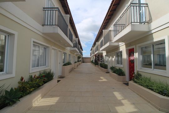Fachada de casa de condomínio para alugar com 2 quartos, 81m² em Vila Romano, São Paulo