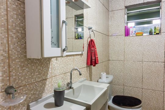 Banheiro de casa à venda com 5 quartos, 125m² em Quitaúna, Osasco