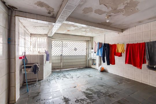 Garagem de casa à venda com 5 quartos, 125m² em Quitaúna, Osasco