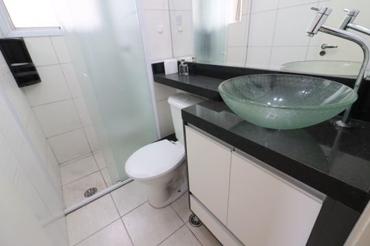 Banheiro de apartamento à venda com 2 quartos, 57m² em Novo Osasco, Osasco