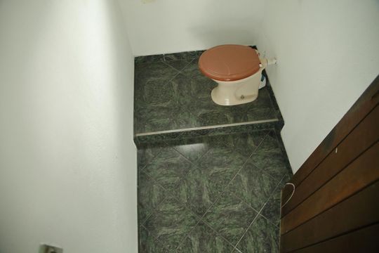 Banheiro de Serviço  de casa à venda com 2 quartos, 110m² em Jardim do Estádio, Santo André