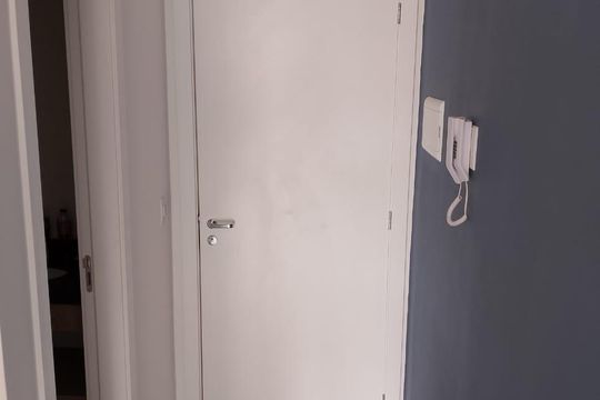 Entrada  de kitnet/studio para alugar com 1 quarto, 35m² em Jardim Botânico, Porto Alegre