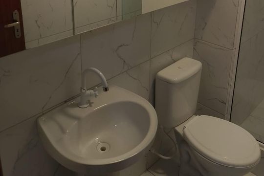 Banheiro de apartamento para alugar com 2 quartos, 60m² em Partenon, Porto Alegre