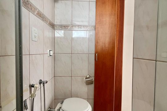 Banheiro da Suíte de apartamento para alugar com 2 quartos, 94m² em Taquaral, Campinas