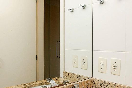 Banheiro 1 Quarto Suíte de apartamento para alugar com 3 quartos, 80m² em Santana, Porto Alegre