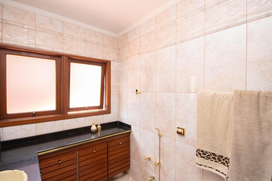 Banheiro 2 de casa para alugar com 4 quartos, 300m² em Vila Albertina, São Paulo