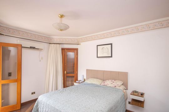Quarto 3 de casa para alugar com 4 quartos, 300m² em Vila Albertina, São Paulo