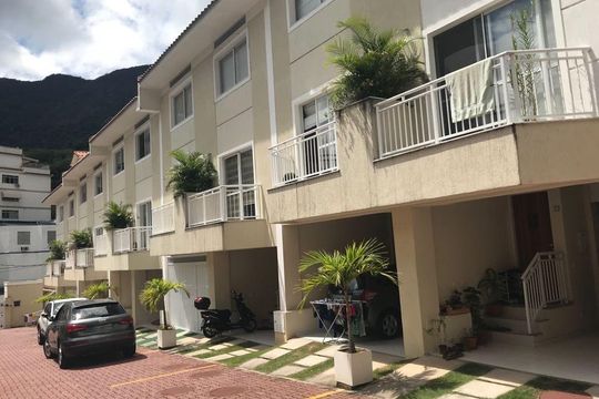 Fachada de casa de condomínio à venda com 2 quartos, 135m² em Tijuca, Rio de Janeiro