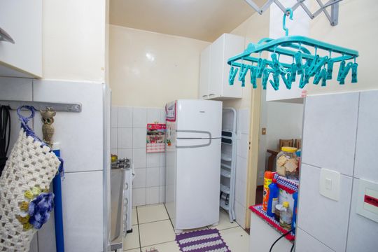 Cozinha de apartamento à venda com 2 quartos, 50m² em Centro, Contagem