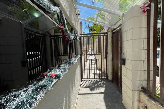 Fachada e portaria de apartamento para alugar com 2 quartos, 47m² em Parque Rincao, Cotia