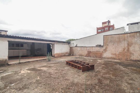 Fundos de casa à venda com 4 quartos, 150m² em Jardim do Salso, Porto Alegre
