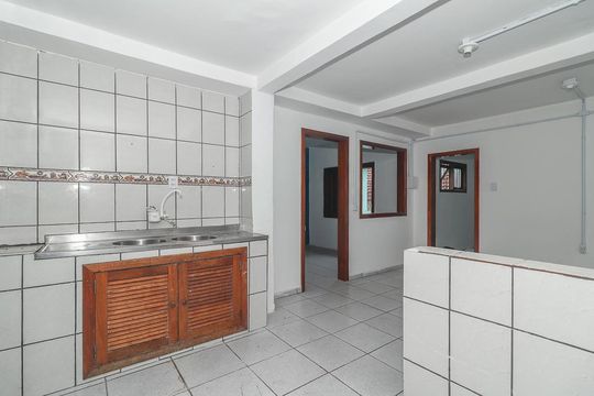 Cozinha de casa à venda com 4 quartos, 150m² em Jardim do Salso, Porto Alegre