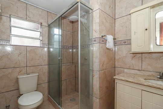 Banheiro 2 de casa à venda com 4 quartos, 150m² em Jardim do Salso, Porto Alegre