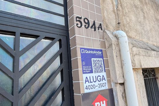 Fachada - Plaquinha instalada de kitnet/studio para alugar com 1 quarto, 30m² em Brás, São Paulo