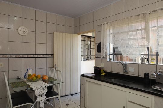 Cozinha de casa à venda com 4 quartos, 150m² em Vila Carmosina, São Paulo