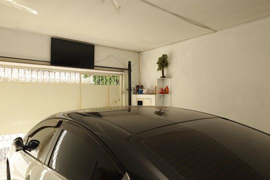 Garagem de casa à venda com 4 quartos, 150m² em Vila Carmosina, São Paulo