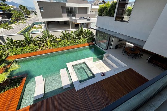 Vista de casa de condomínio à venda com 5 quartos, 1500m² em Barra da Tijuca, Rio de Janeiro