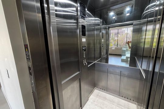 Elevador de casa de condomínio à venda com 5 quartos, 1500m² em Barra da Tijuca, Rio de Janeiro
