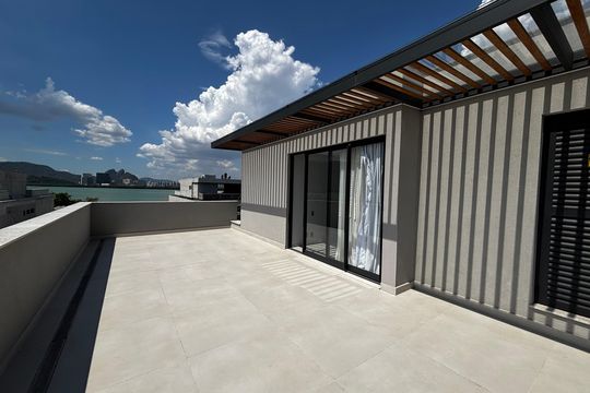 Varanda de casa de condomínio à venda com 5 quartos, 1500m² em Barra da Tijuca, Rio de Janeiro