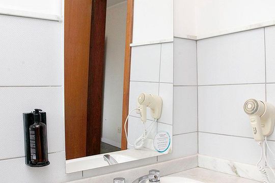 Banheiro Quarto Suíte de apartamento à venda com 1 quarto, 59m² em Independência, Porto Alegre