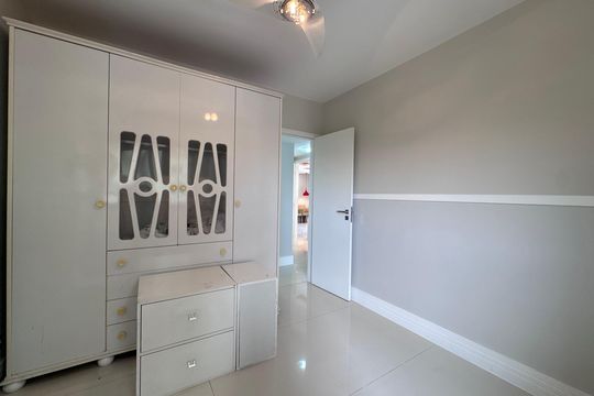 Quarto de apartamento à venda com 3 quartos, 165m² em Barra da Tijuca, Rio de Janeiro