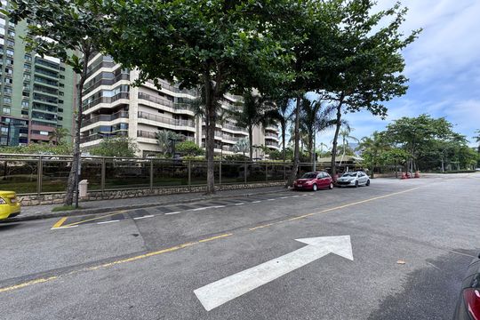 Fachada de apartamento à venda com 3 quartos, 165m² em Barra da Tijuca, Rio de Janeiro
