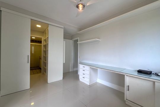 Suíte 1 de apartamento à venda com 3 quartos, 165m² em Barra da Tijuca, Rio de Janeiro