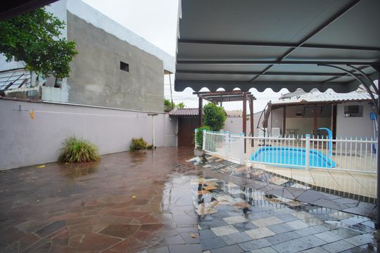 Área externa de casa à venda com 4 quartos, 290m² em Feitoria, São Leopoldo