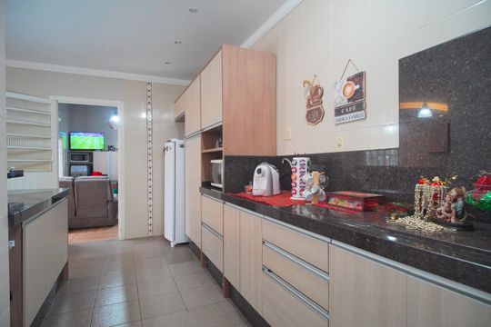 cozinha 2 de casa à venda com 4 quartos, 290m² em Feitoria, São Leopoldo