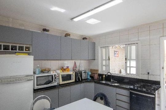 Cozinha de casa à venda com 3 quartos, 133m² em Vila Leonor, São Paulo