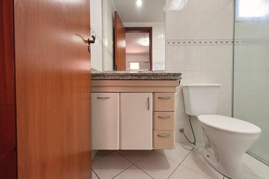 Banheiro da Suíte de apartamento à venda com 2 quartos, 70m² em Vila Helena, Santo André