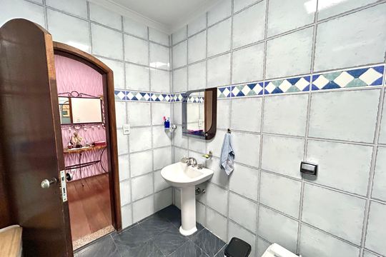 Banheiro 2 de casa à venda com 3 quartos, 180m² em Jardim Santa Beatriz, Guarulhos