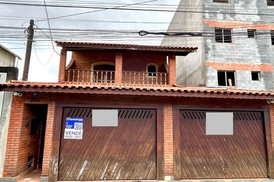Placa instalada na fachada do imóvel  de casa à venda com 3 quartos, 180m² em Jardim Santa Beatriz, Guarulhos