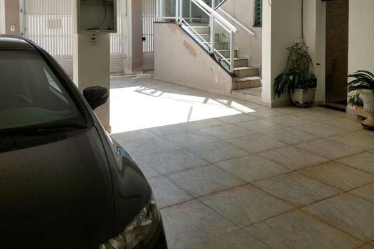 Casa à venda com 3 quartos, 315m² em Vila Romana, Goiânia