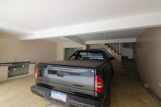 Garagem de casa para alugar com 4 quartos, 327m² em Santa Terezinha, São Bernardo do Campo