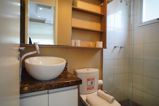 Banheiro suite de apartamento à venda com 3 quartos, 70m² em Humaitá, Porto Alegre