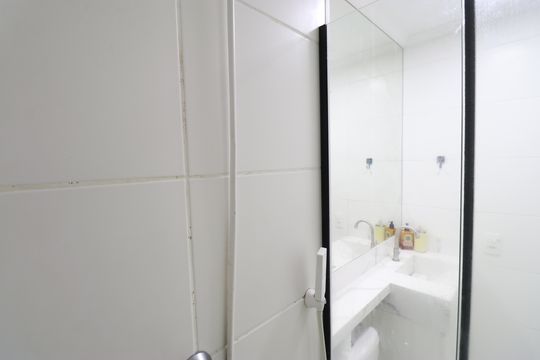 Banheiro de apartamento para alugar com 2 quartos, 38m² em Barra Funda, São Paulo