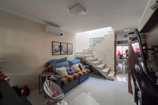 Casa à venda com 2 quartos, 83m² em Vila Gumercindo, São Paulo