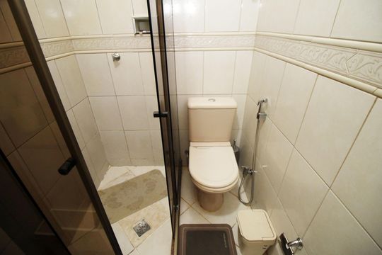 Banheiro de apartamento para alugar com 2 quartos, 55m² em Olaria, Rio de Janeiro