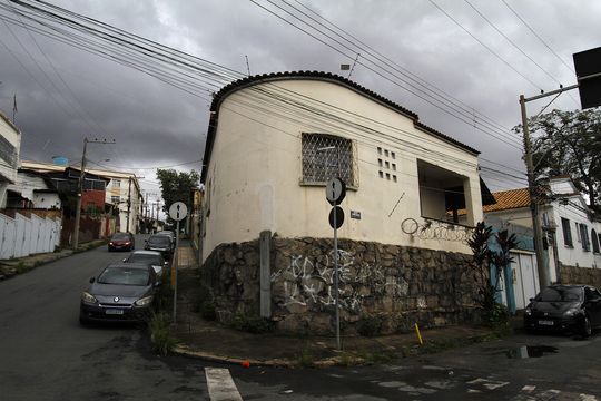 Fachada de casa à venda com 5 quartos, 320m² em Carlos Prates, Belo Horizonte