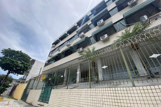 Fachada de apartamento à venda com 2 quartos, 88m² em Braz de Pina, Rio de Janeiro