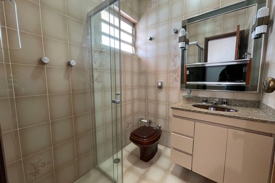 Banheiro 2 de casa para alugar com 6 quartos, 250m² em Jardim Bonfiglioli, São Paulo