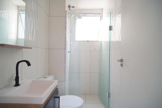 Banheiro de apartamento à venda com 2 quartos, 40m² em Santos Dumont, São Leopoldo