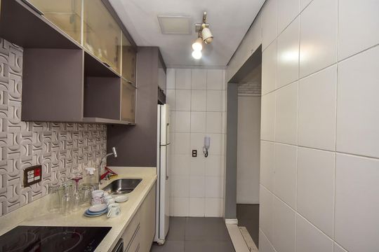 Cozinha de apartamento para alugar com 2 quartos, 46m² em Jardim Henriqueta, Taboão da Serra