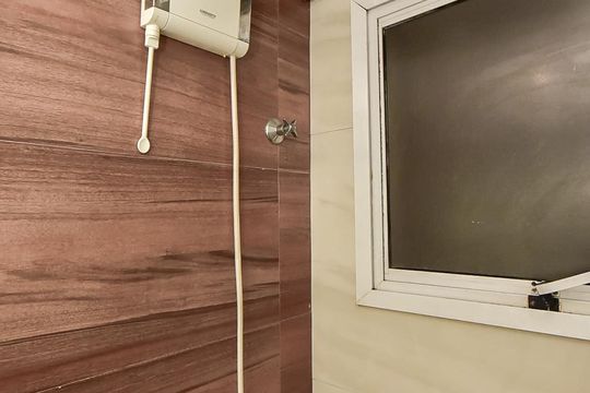 Chuveiro do Banheiro de apartamento para alugar com 2 quartos, 46m² em Jardim Henriqueta, Taboão da Serra