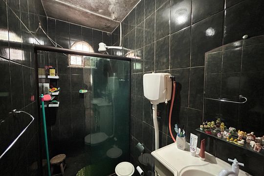 Banheiro de casa para alugar com 2 quartos, 90m² em Vila Valqueire, Rio de Janeiro