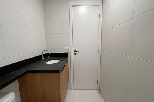 Banheiro de apartamento à venda com 2 quartos, 54m² em Vila Sonia, São Paulo