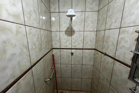 Banheiro de serviço de casa à venda com 3 quartos, 92m² em Vila Dionisia, São Paulo